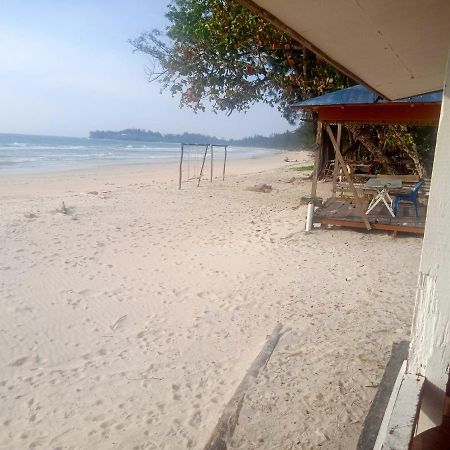 Tumombuvoi Homestay Tiga Papan エクステリア 写真