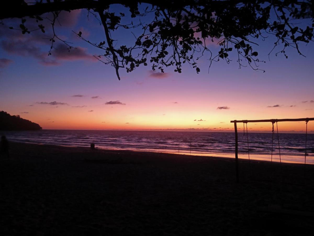 Tumombuvoi Homestay Tiga Papan エクステリア 写真